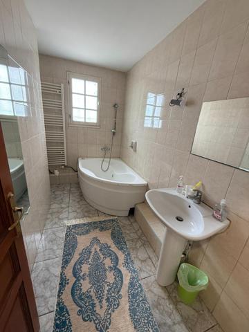 Maison à NARBONNE, 11100 - 6 pièces 160m²