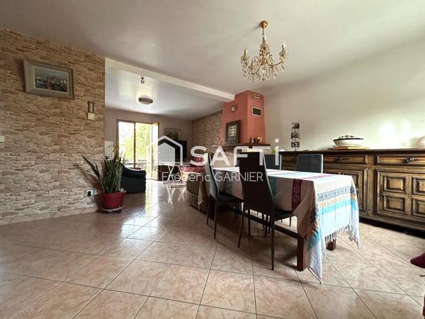 Maison de 104 m², 6 pièces, 4 chambres, terrain de 879 m²