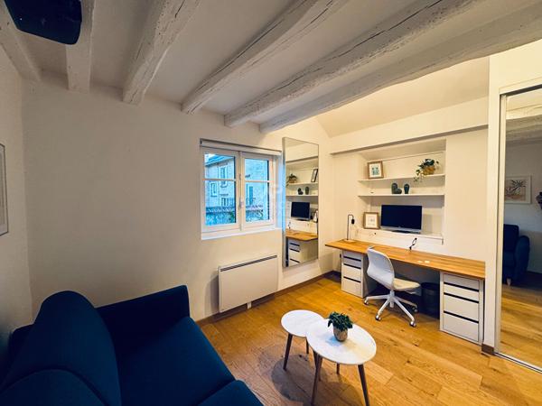 "Versailles Saint-Louis" Bel appartement meublé de 3 pièces 41 m2 avec cave ! Loyer 1 450 €/mois charges comprises **  - Référence  28014