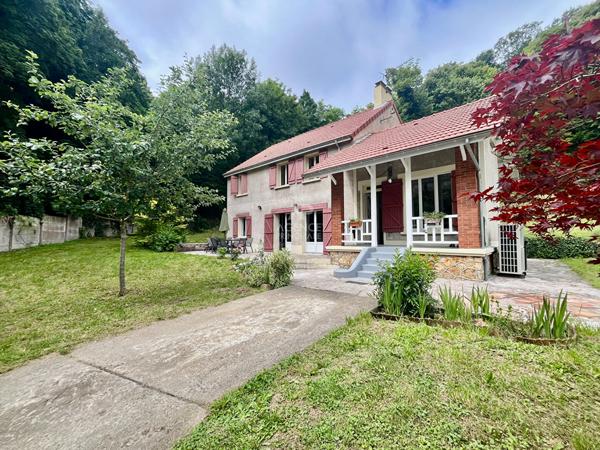 Maison Vaureal 10 pièce(s) 213.45 m2 580 000 € **  - Référence  2311