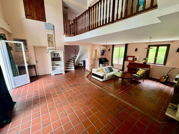 Maison Vaureal 10 pièce(s) 213.45 m2 580 000 € **  - Référence  2311