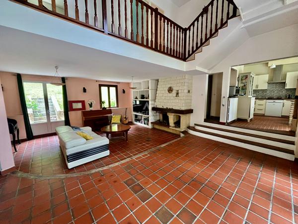 Maison Vaureal 10 pièce(s) 213.45 m2 580 000 € **  - Référence  2311