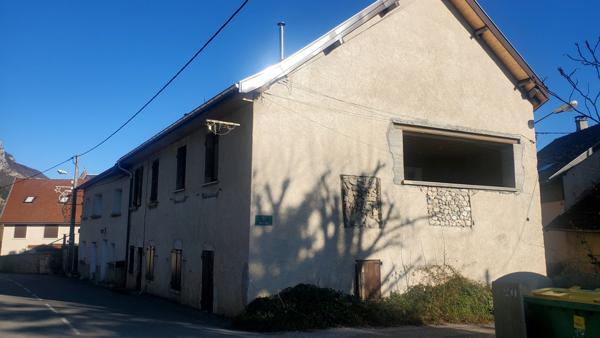 Le Gua (38450) Maison entièrement rénovée – DPE B (rare dans l’ancien) – Prestations haut de gamme