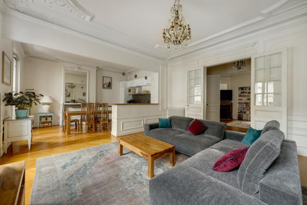 Paris (75017) RUE DE COURCELLES 5 pièces 130m², balcon