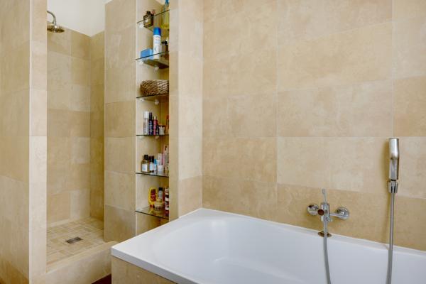 Paris (75017) RUE DE COURCELLES 5 pièces 130m², balcon