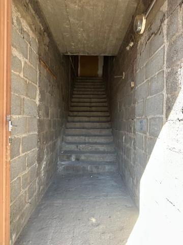 Entrepôt avec 2 grands garage et une partie bureaux