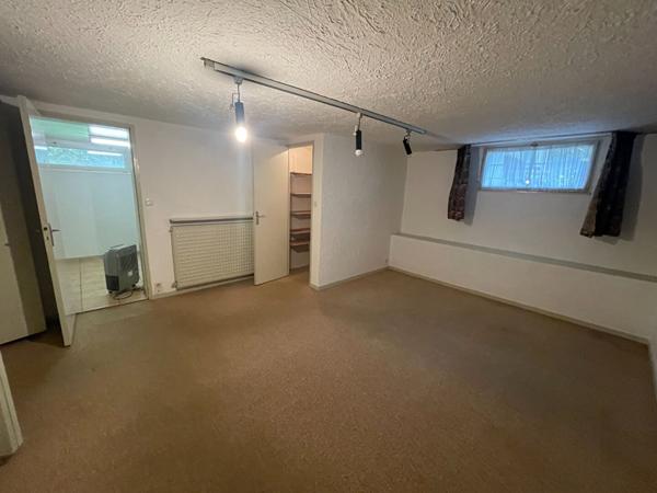 Maison Betton 7 pièces PROXIMITE COMMODITES / TRES GRAND TERRAIN / SOUS SOL / CHAUFFAGE GAZ