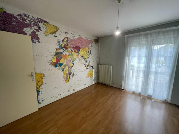 Maison Betton 7 pièces PROXIMITE COMMODITES / TRES GRAND TERRAIN / SOUS SOL / CHAUFFAGE GAZ