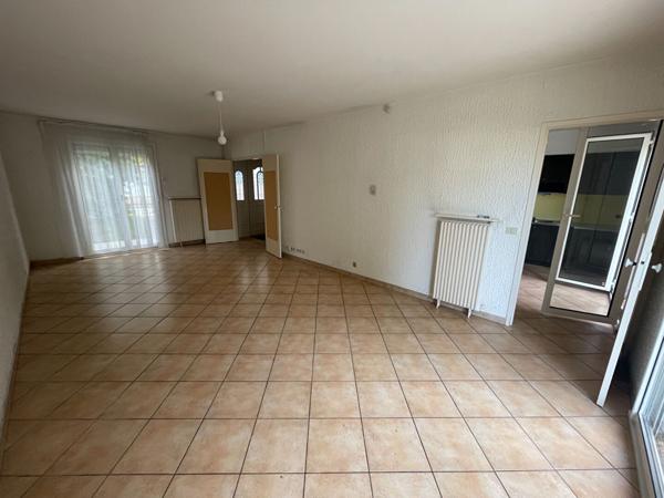 Maison Betton 7 pièces PROXIMITE COMMODITES / TRES GRAND TERRAIN / SOUS SOL / CHAUFFAGE GAZ