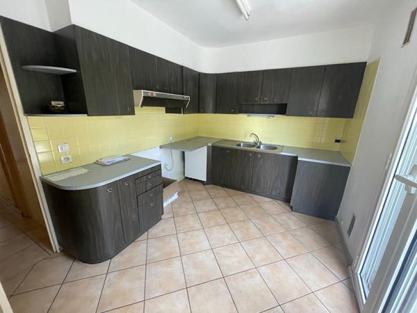 Maison Betton 7 pièces PROXIMITE COMMODITES / TRES GRAND TERRAIN / SOUS SOL / CHAUFFAGE GAZ