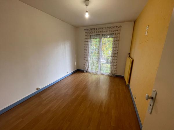 Maison Betton 7 pièces PROXIMITE COMMODITES / TRES GRAND TERRAIN / SOUS SOL / CHAUFFAGE GAZ