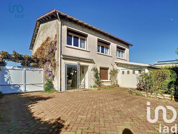 Maison traditionnelle 4 pièces de 148 m² à Angoulins (17690)