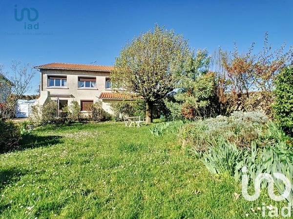 Maison traditionnelle 4 pièces de 148 m² à Angoulins (17690)