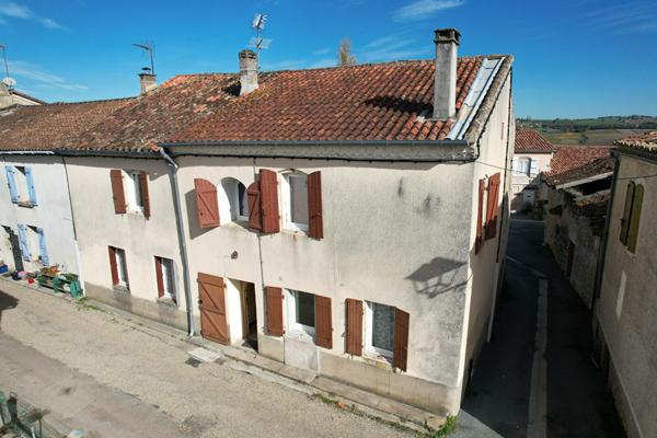 Maison à vendre à Nérac - 134 m² , 4 Pieces, 3 chambres, avec terrain et dépendance.