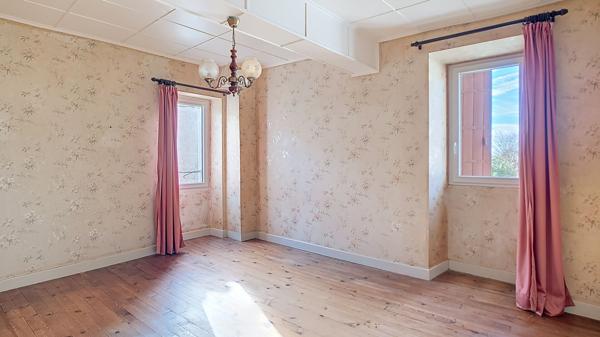 Maison à vendre à Nérac - 134 m² , 4 Pieces, 3 chambres, avec terrain et dépendance.