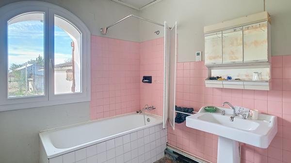 Maison à vendre à Nérac - 134 m² , 4 Pieces, 3 chambres, avec terrain et dépendance.