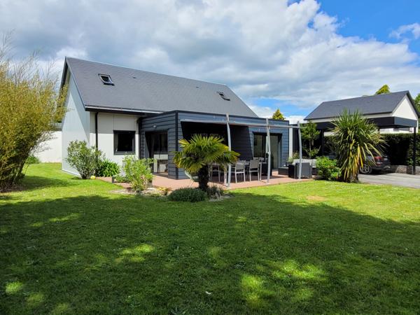 Belle maison, très grande pièce de vie