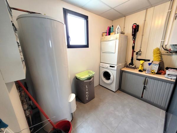 Belle maison, très grande pièce de vie