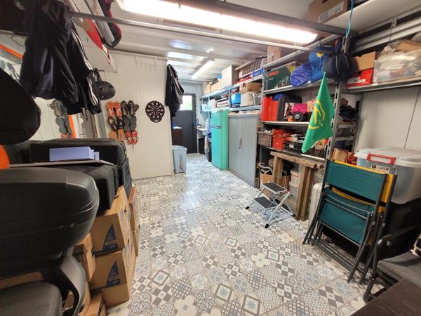 Belle maison, très grande pièce de vie