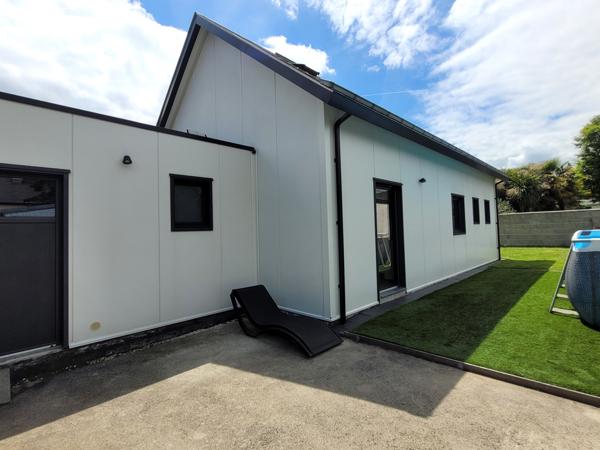 Belle maison, très grande pièce de vie