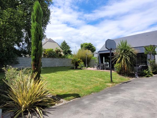 Belle maison, très grande pièce de vie