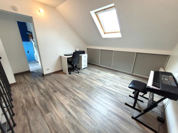 Belle maison, très grande pièce de vie