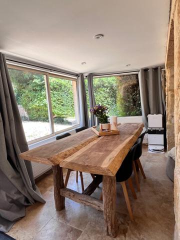 Maison en pierres avec maisonnette indépendante