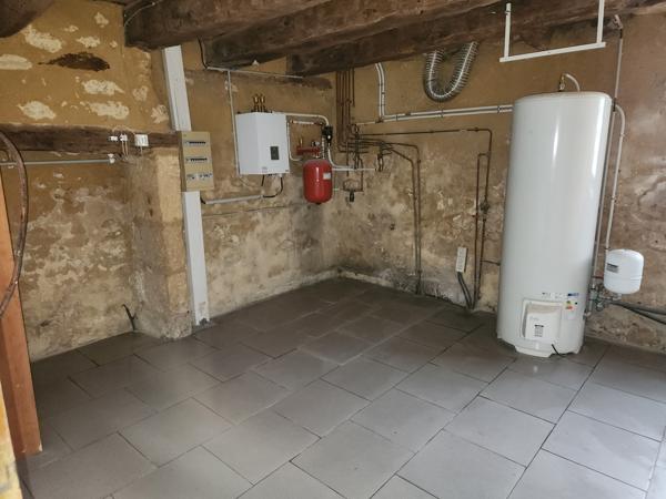 Maison en pierres avec maisonnette indépendante