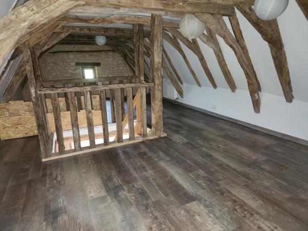 Maison en pierres avec maisonnette indépendante