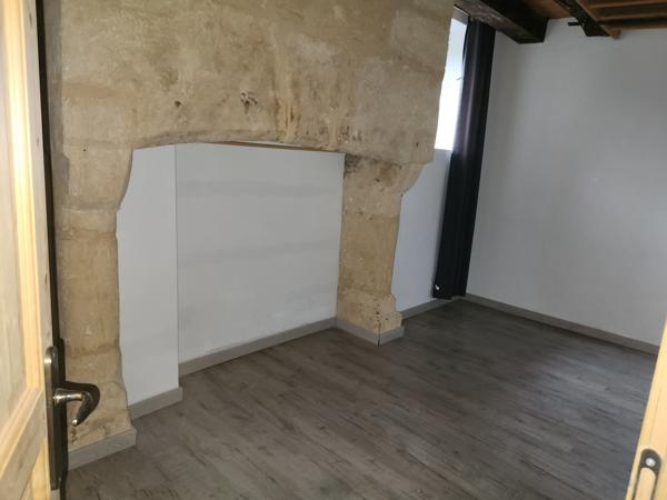 Maison en pierres avec maisonnette indépendante