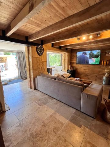 Maison en pierres avec maisonnette indépendante