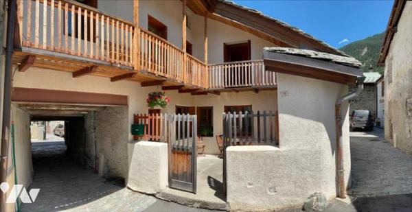 Maison de village rénovée avec grange attenante BRAMANS 73