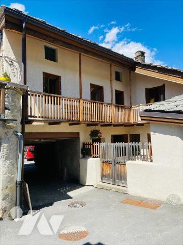 Maison de village rénovée avec grange attenante BRAMANS 73