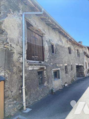 Maison de village rénovée avec grange attenante BRAMANS 73