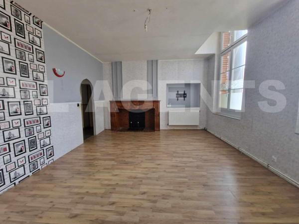 MAISON/ Immeuble de 270 m² au Total