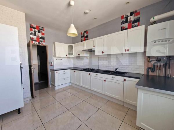 MAISON/ Immeuble de 270 m² au Total