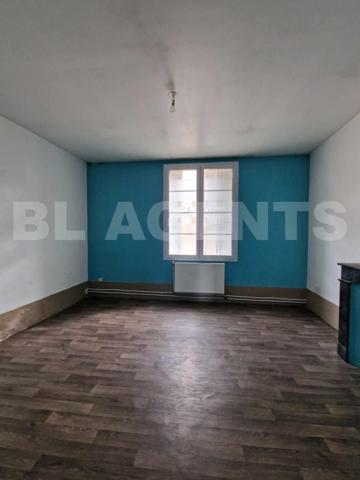 MAISON/ Immeuble de 270 m² au Total