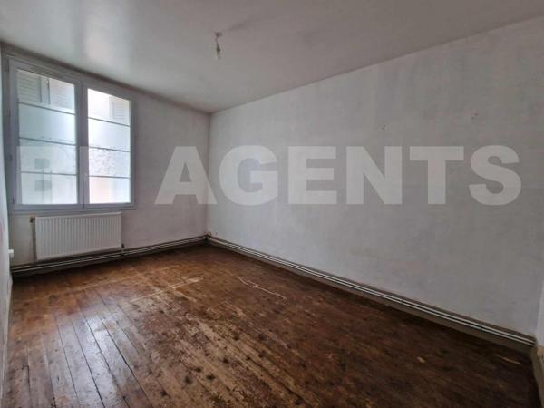 MAISON/ Immeuble de 270 m² au Total