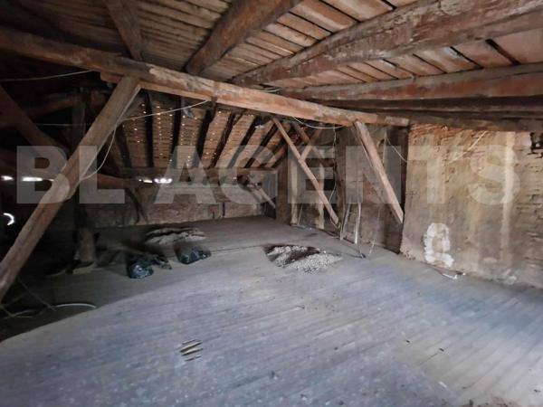 MAISON/ Immeuble de 270 m² au Total