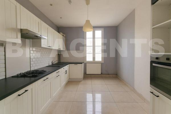 MAISON/ Immeuble de 270 m² au Total