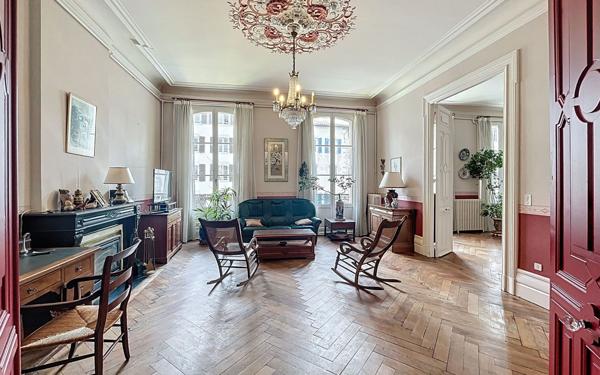 Appartement à louer    6 pièces • 232 m2 Bayonne