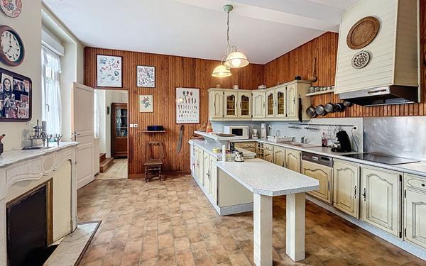 Appartement à louer    6 pièces • 232 m2 Bayonne