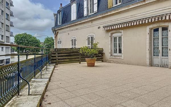 Appartement à louer    6 pièces • 232 m2 Bayonne