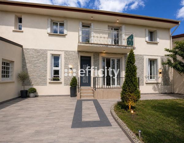 Maison
         7 pièces
        - 130 m² 395 000 € *