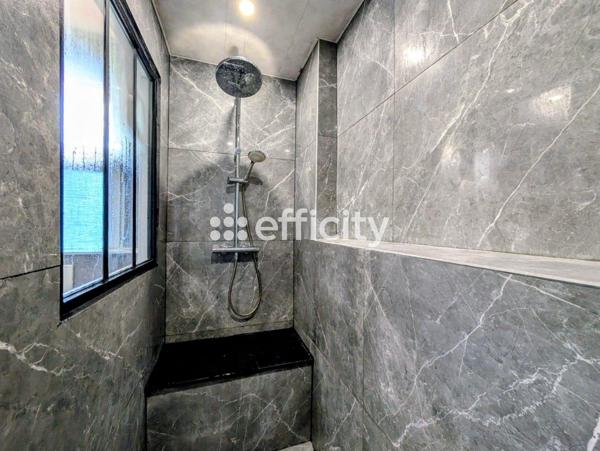 Maison
         7 pièces
        - 130 m² 395 000 € *