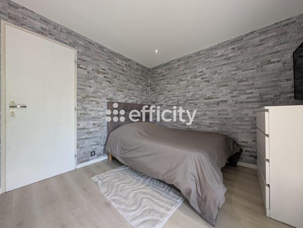 Maison
         7 pièces
        - 130 m² 395 000 € *