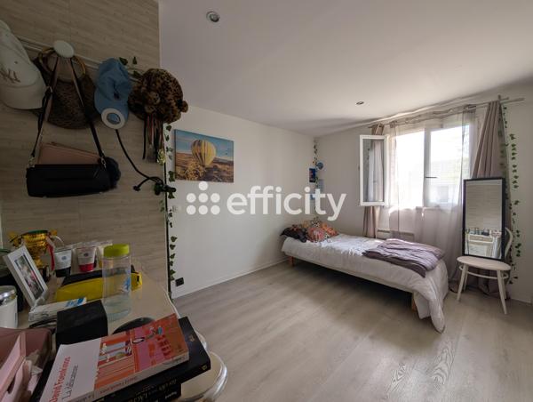 Maison
         7 pièces
        - 130 m² 395 000 € *