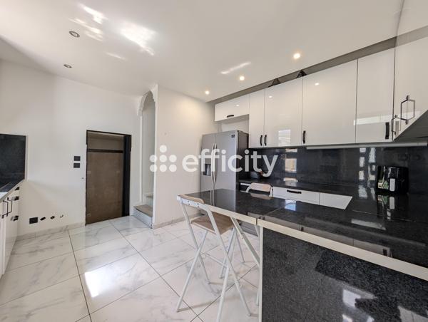 Maison
         7 pièces
        - 130 m² 395 000 € *