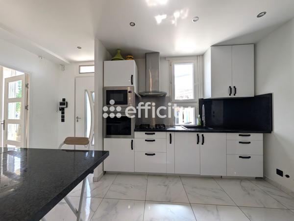 Maison
         7 pièces
        - 130 m² 395 000 € *