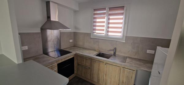 APPARTEMENT T3 MEUBLE 1ER ETAGE ENTIEREMENT REFAIT A NEUF - CLIMATISATION - GARAGE - CAVE